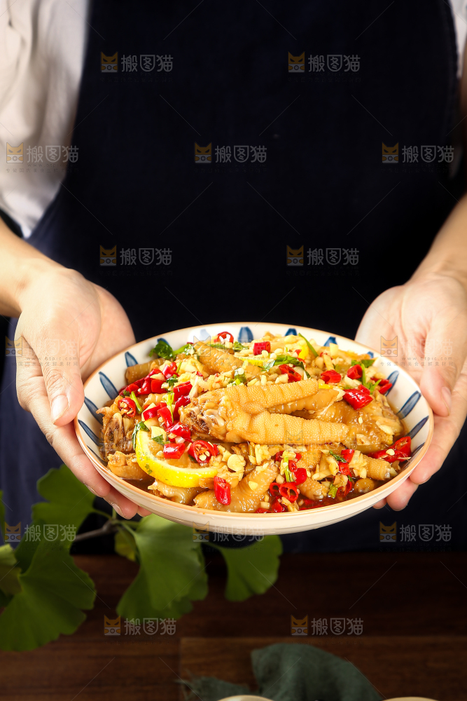 深底上的柠檬鸡爪