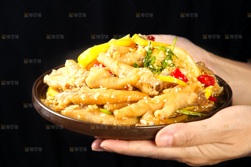 深底上的柠檬鸡爪