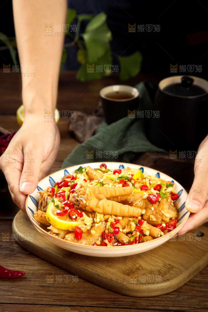 深底上的柠檬鸡爪