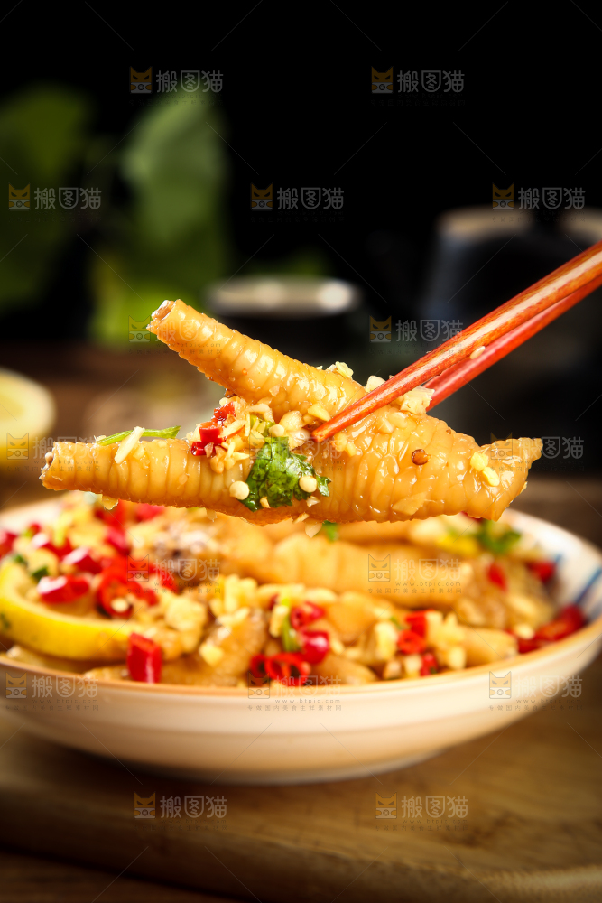 深底上的柠檬鸡爪