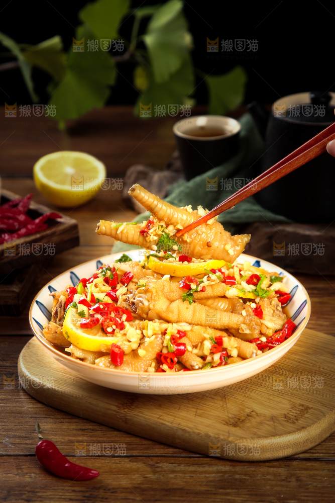 深底上的柠檬鸡爪