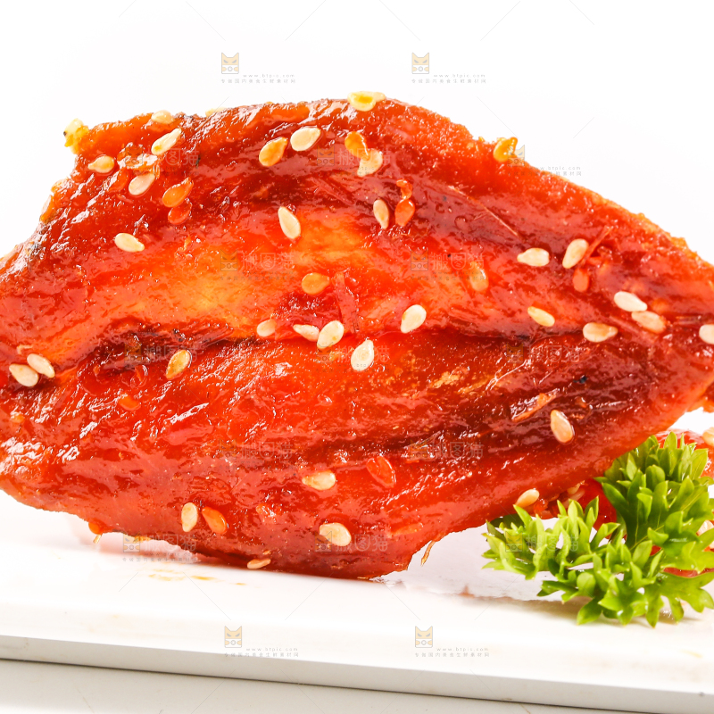 白底上的蜜汁红娘鱼