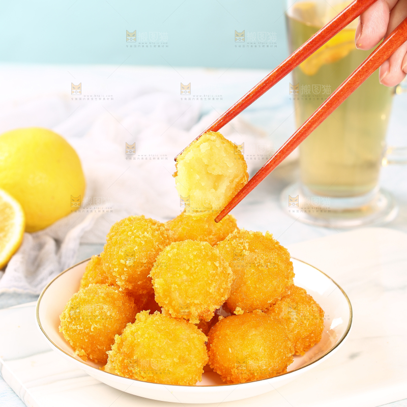 浅底上的黄金土豆球