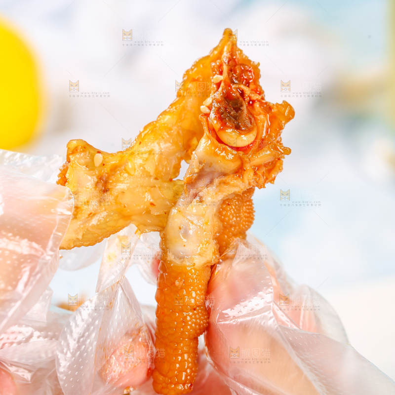 浅底上的香辣鸡爪