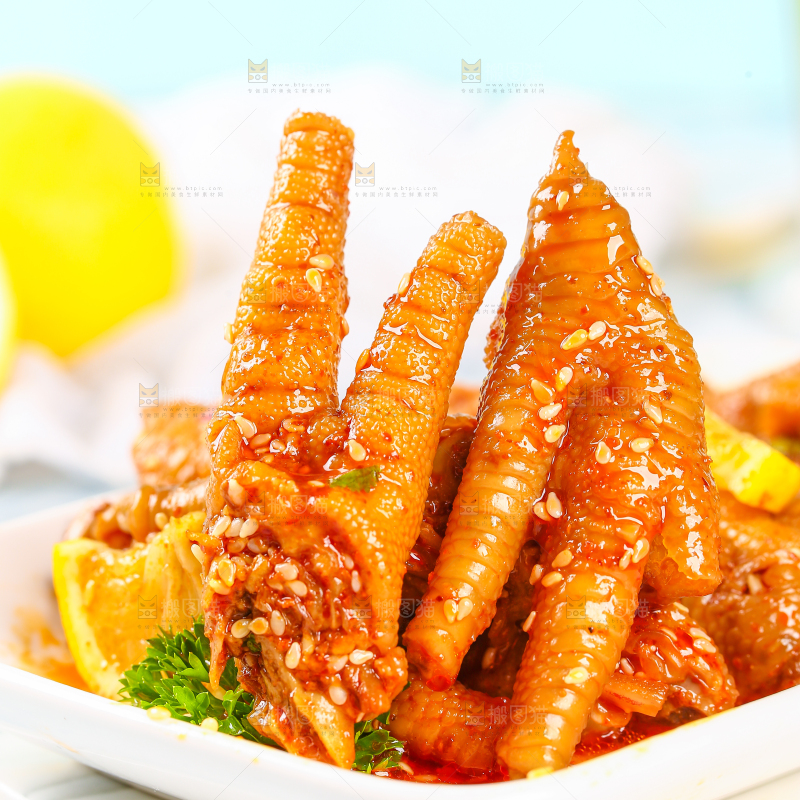 浅底上的香辣鸡爪