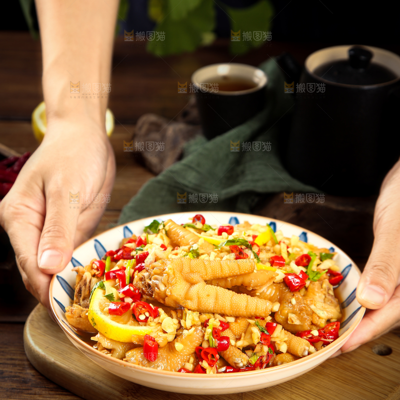 深底上的柠檬鸡爪