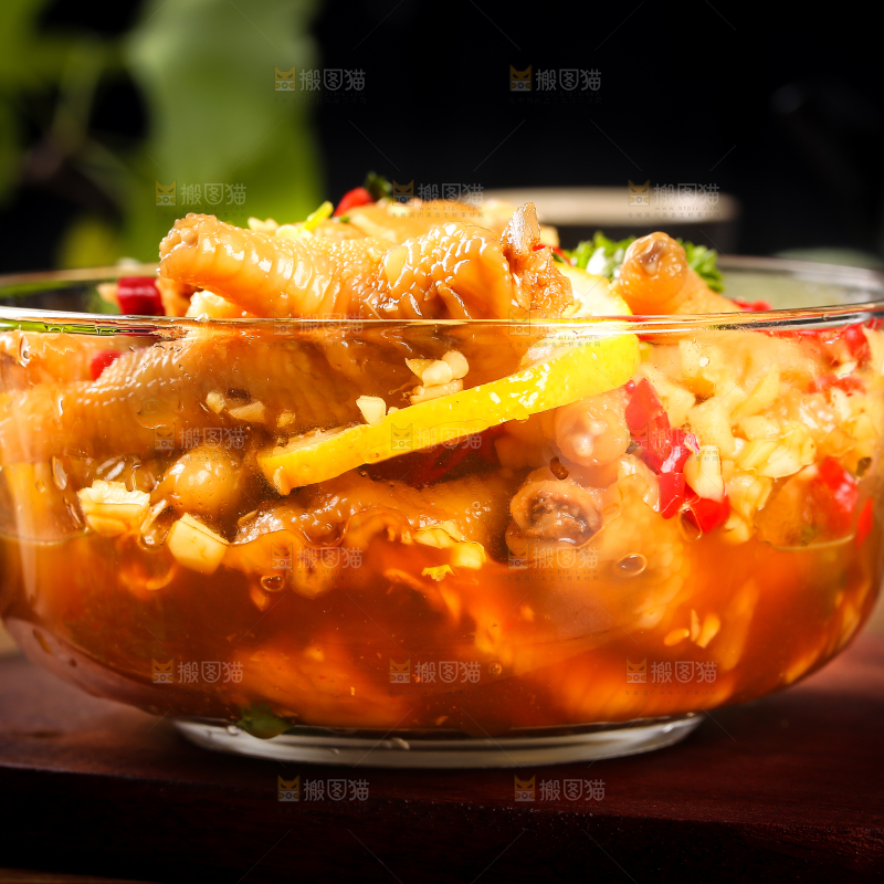 深底上的柠檬鸡爪