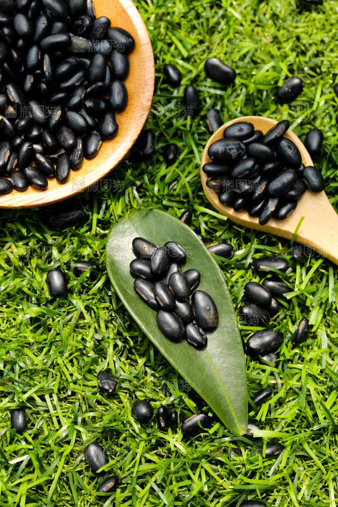 深底上的黄心黑豆