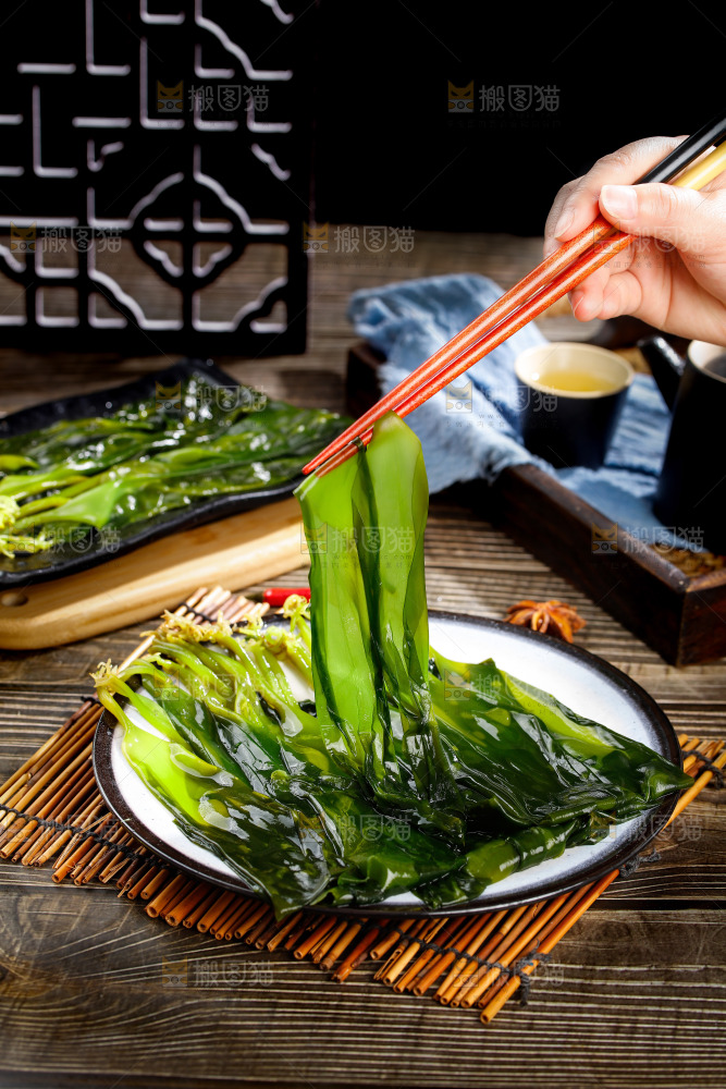 木底上的海带苗