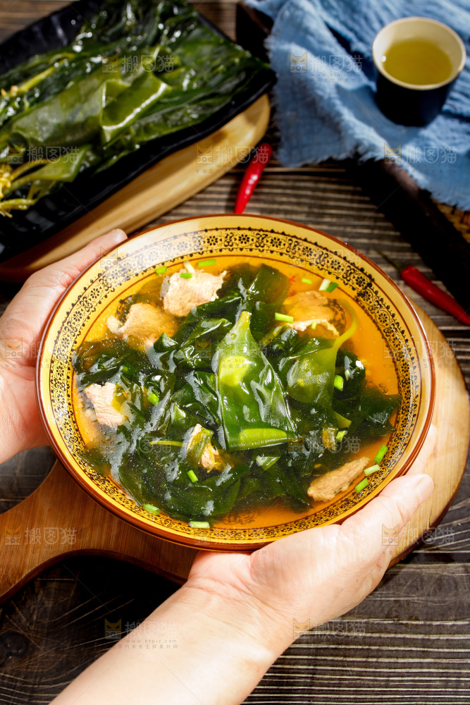 碗里的海带苗瘦肉汤