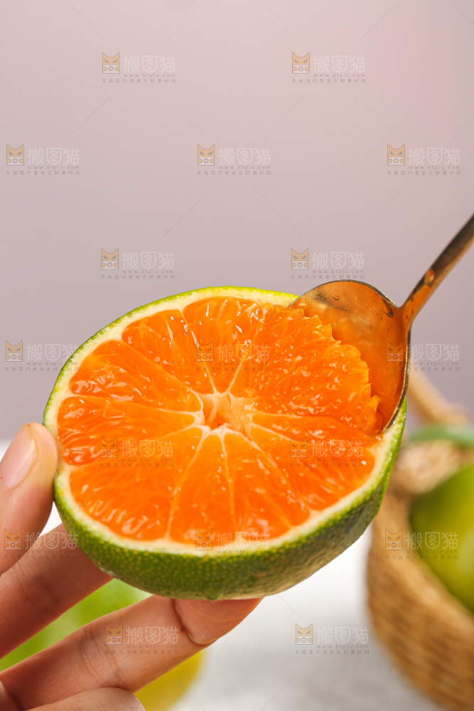 浅底上的青皮蜜桔
