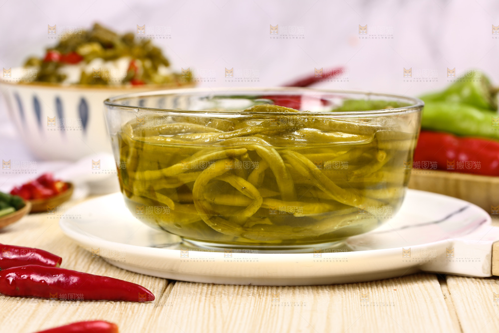 浅底上的酸豆角