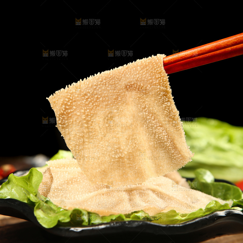 木底上的大片毛肚