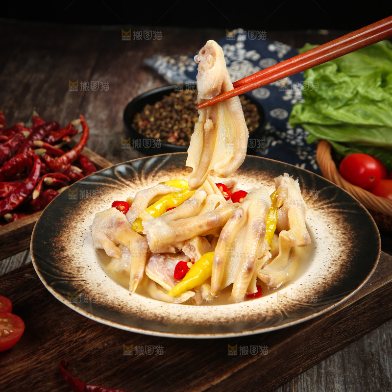 深底上的泡椒鸭掌