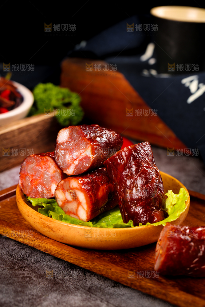 深底上的麻辣香肠