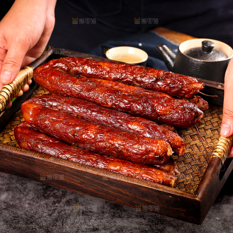 深底上的麻辣香肠
