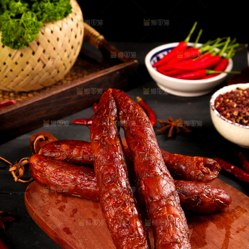 深底上的麻辣香肠