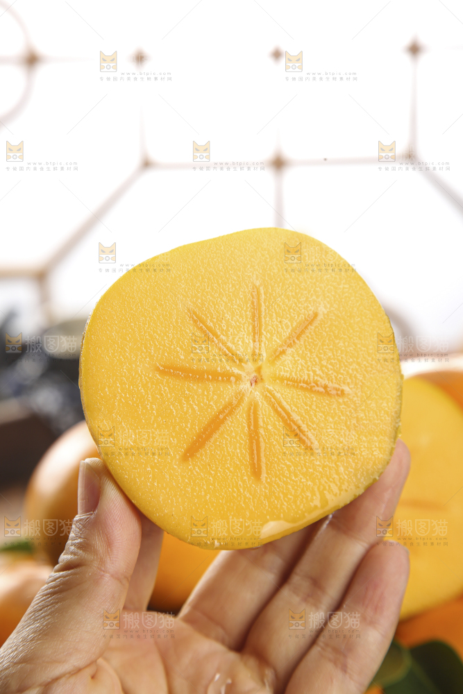 深底上的脆柿子