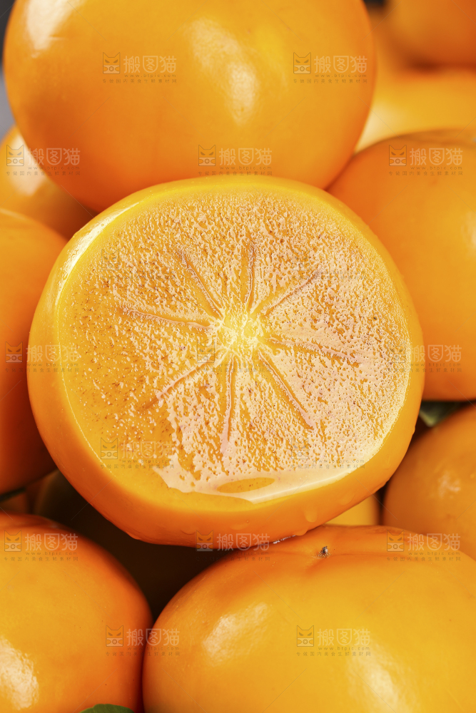 深底上的水果脆柿