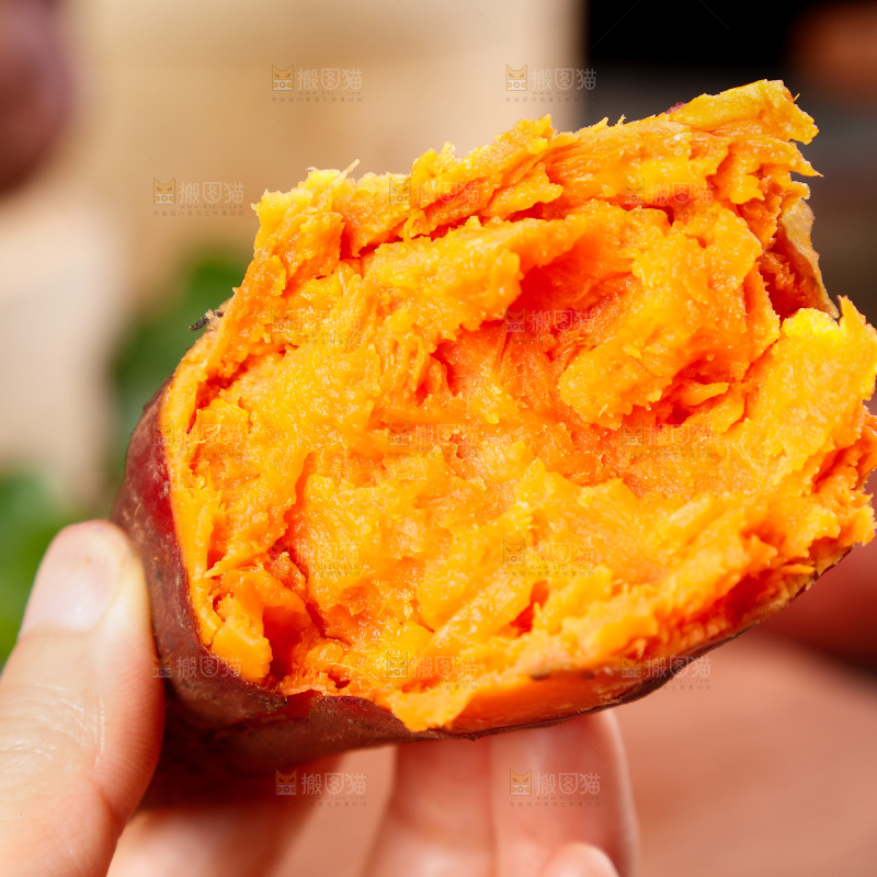 深底上的西瓜红蜜薯