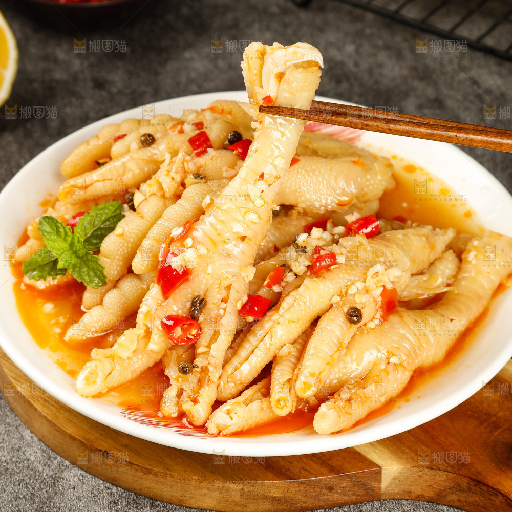 深底上的酸辣无骨鸡爪