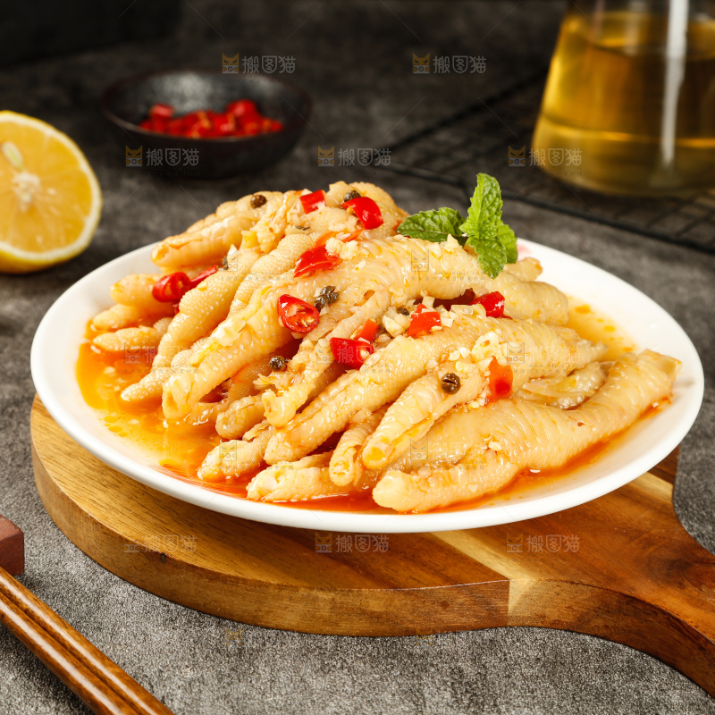 深底上的酸辣无骨鸡爪