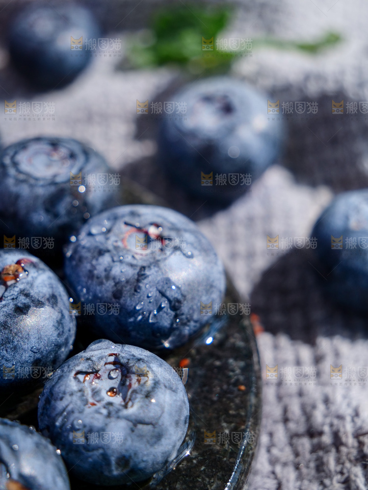 深底上的怡颗莓