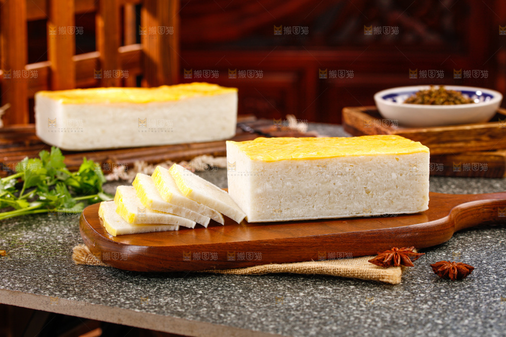深底上的鱼糕