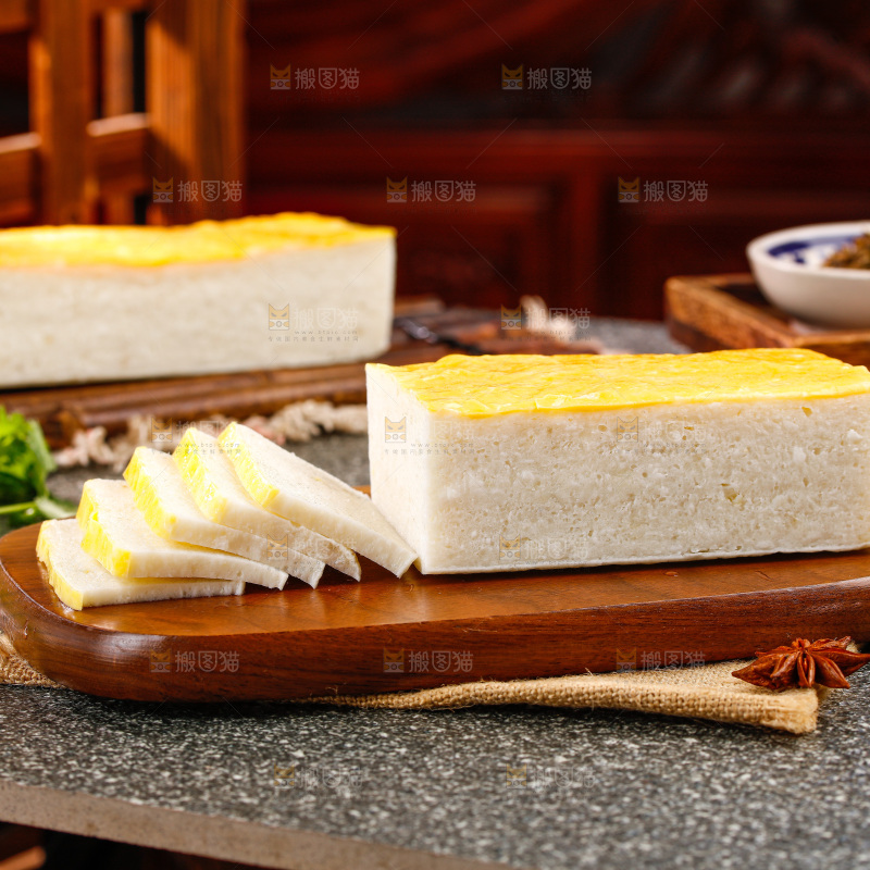 深底上的鱼糕
