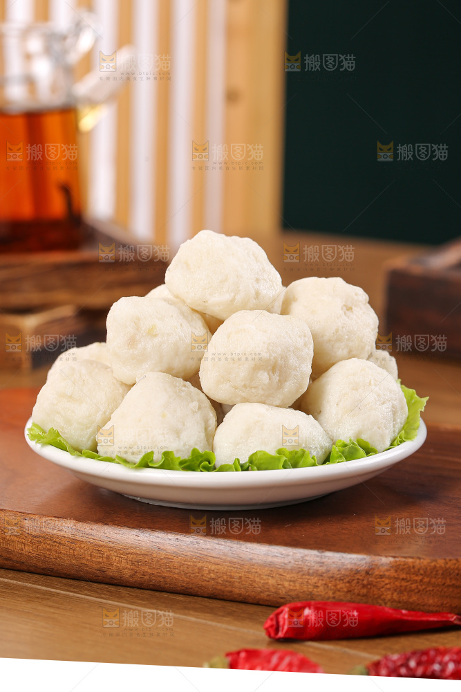 木底上的鱼丸