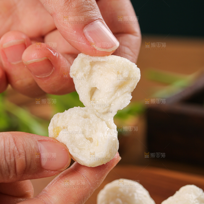 木底上的鱼丸