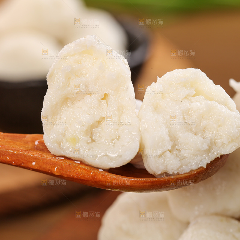 木底上的鱼丸