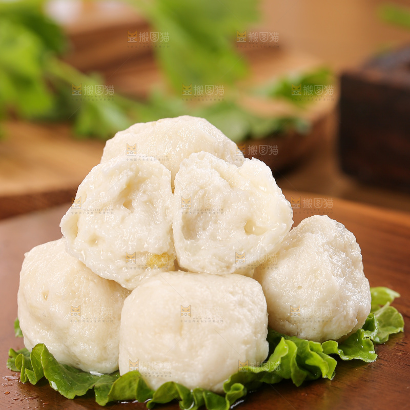 木底上的鱼丸
