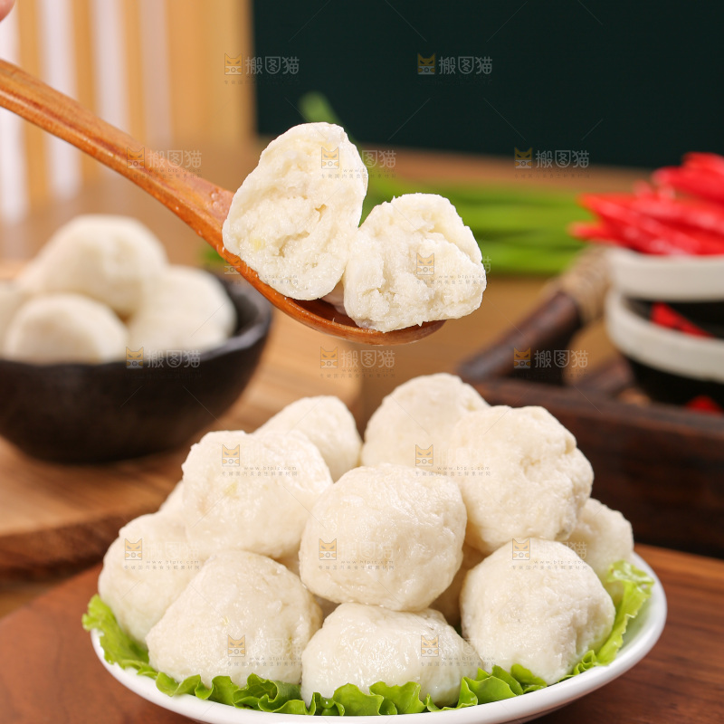 木底上的鱼丸