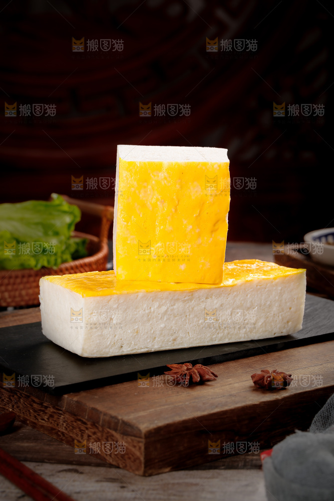 深底上的鱼糕