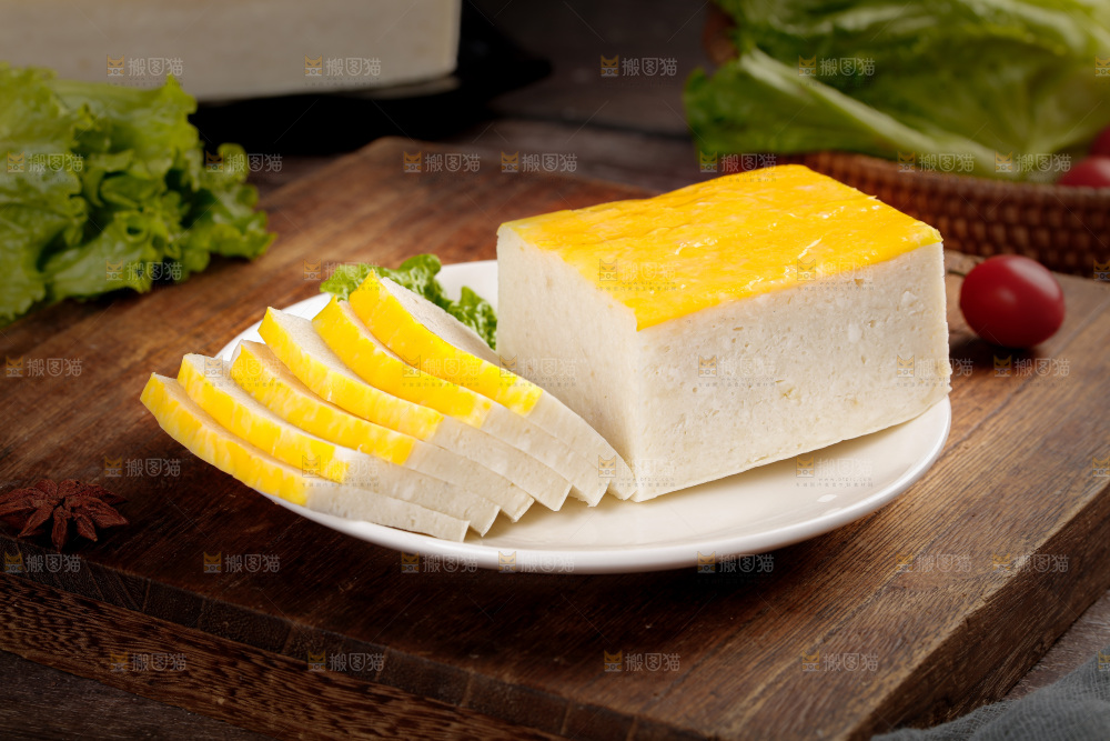 深底上的鱼糕