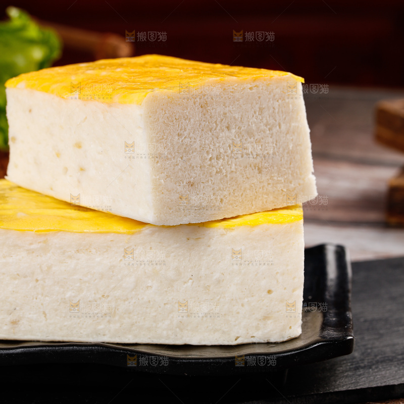 深底上的鱼糕