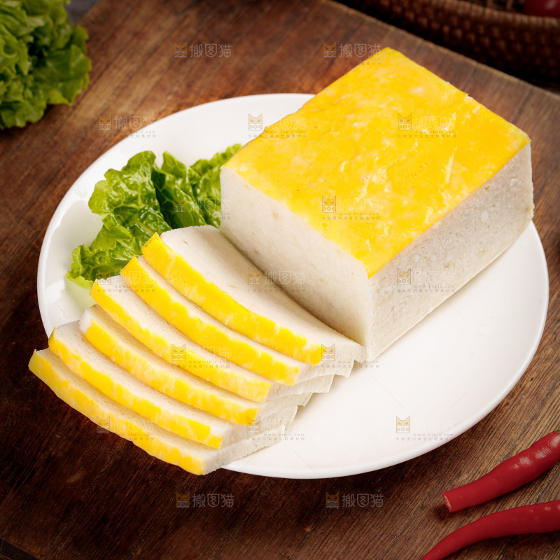 深底上的鱼糕