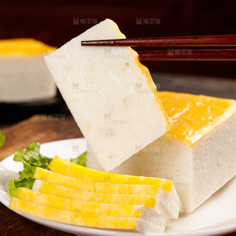 深底上的鱼糕