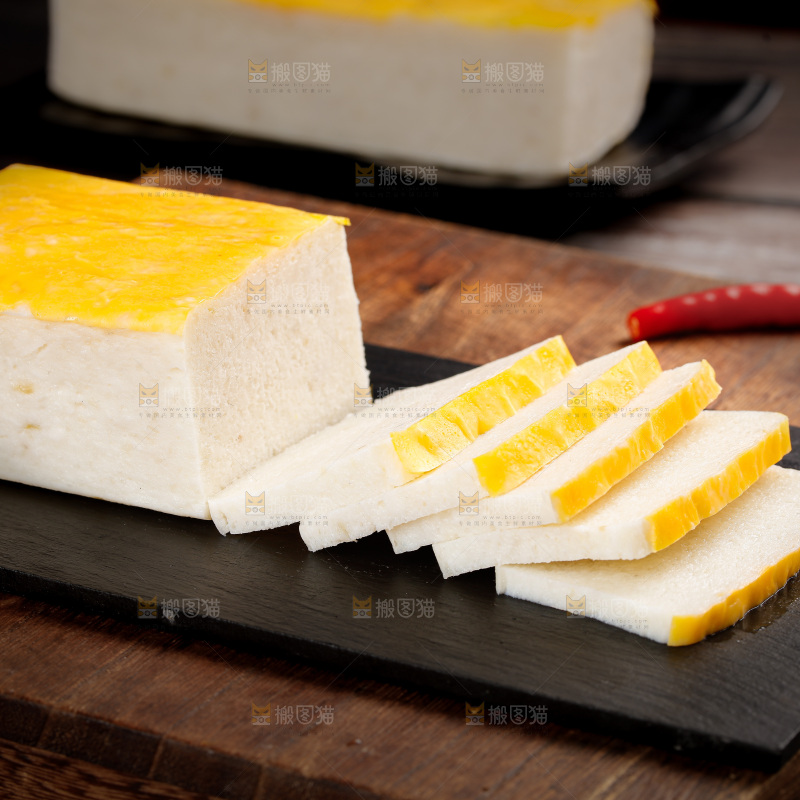 深底上的鱼糕