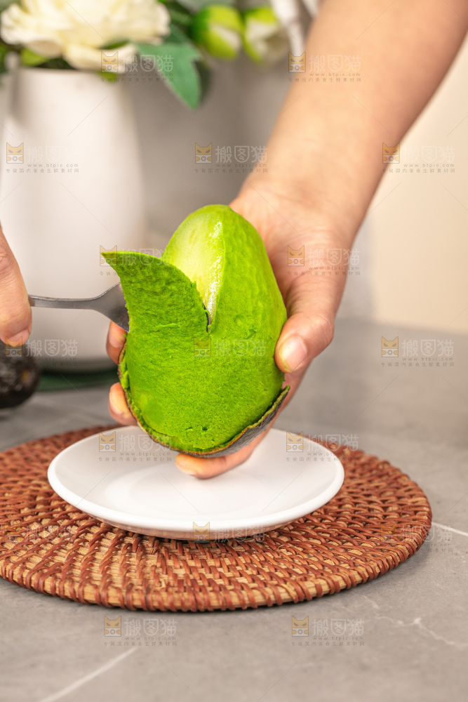 深底上的牛油果
