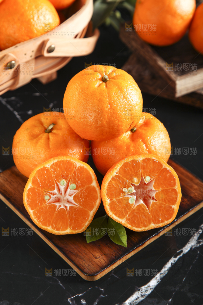深底上的蜜桔