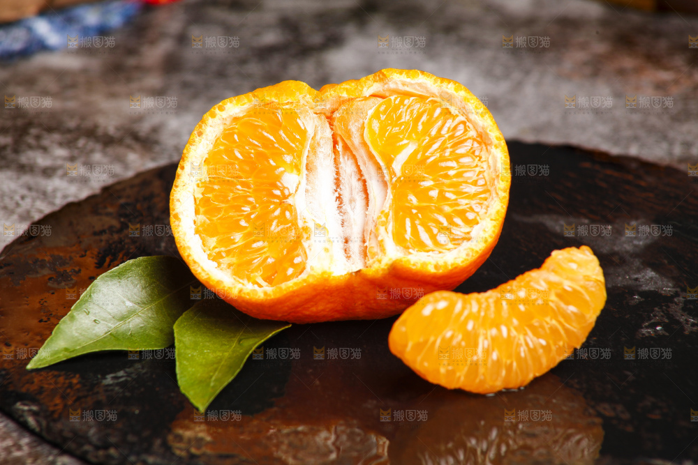 深底上的蜜桔