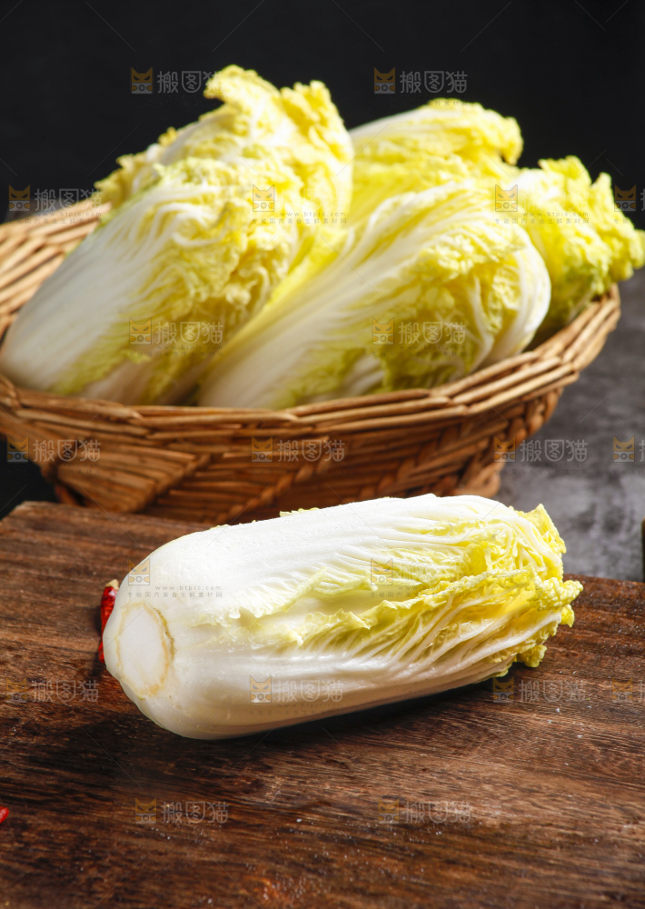 深底上的娃娃菜