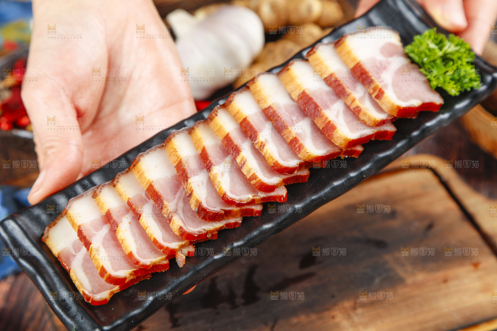 深底上的腊肉