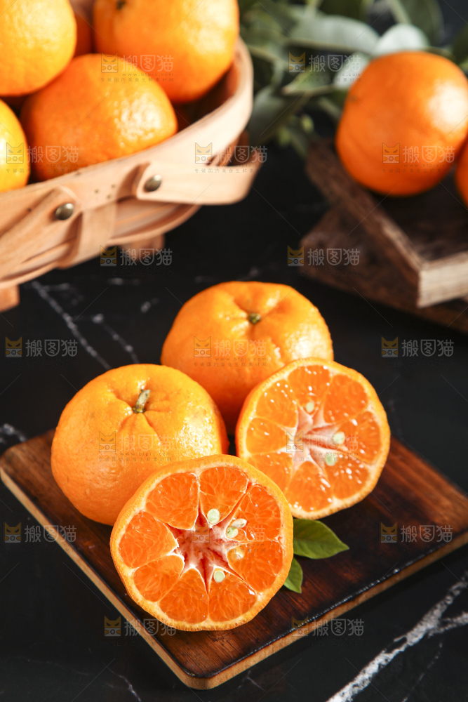 深底上的蜜桔