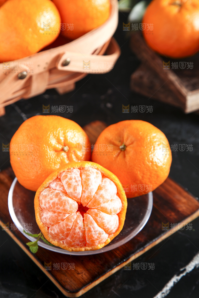 深底上的蜜桔