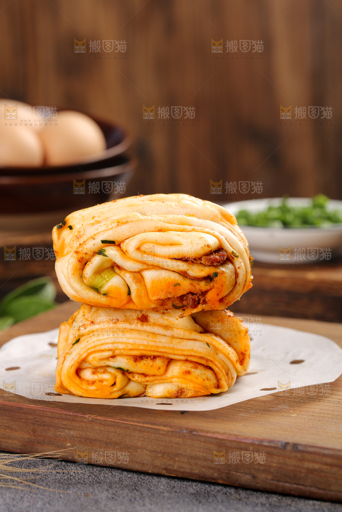 深底上的葱香肉花卷