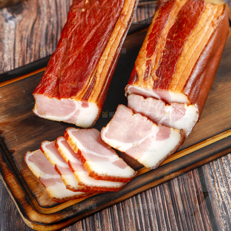 深底上的腊肉