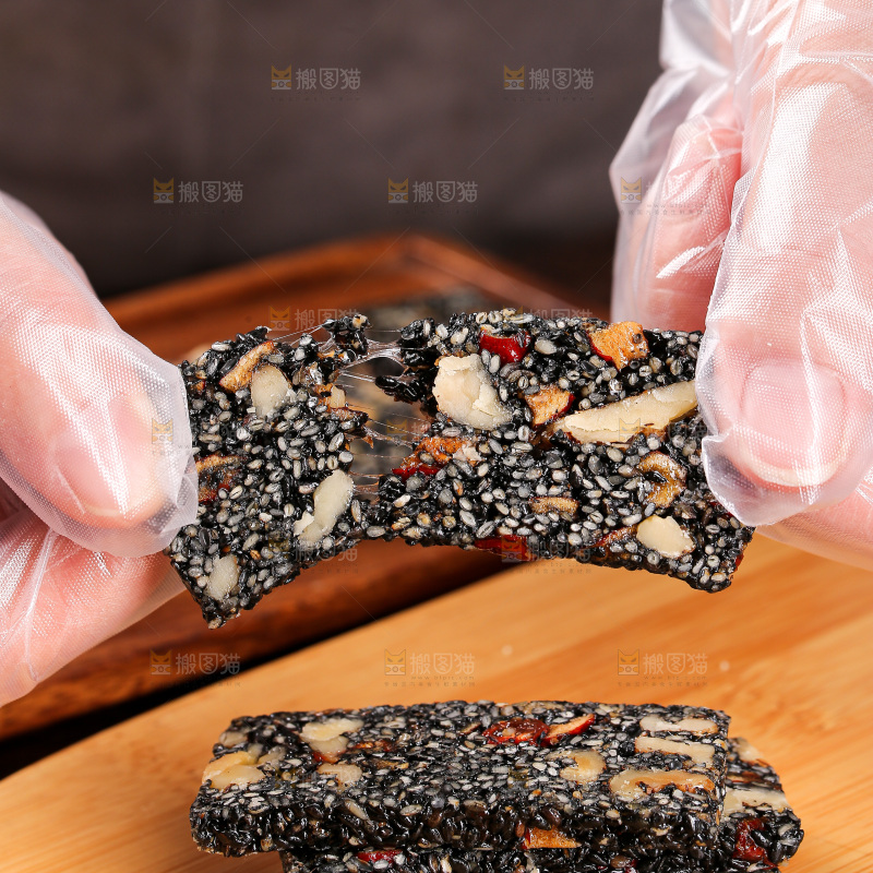 深底上的芝麻糕